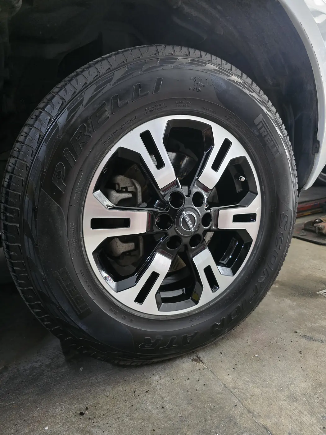 Diamantado de rin Nissan Frontier en Medellín